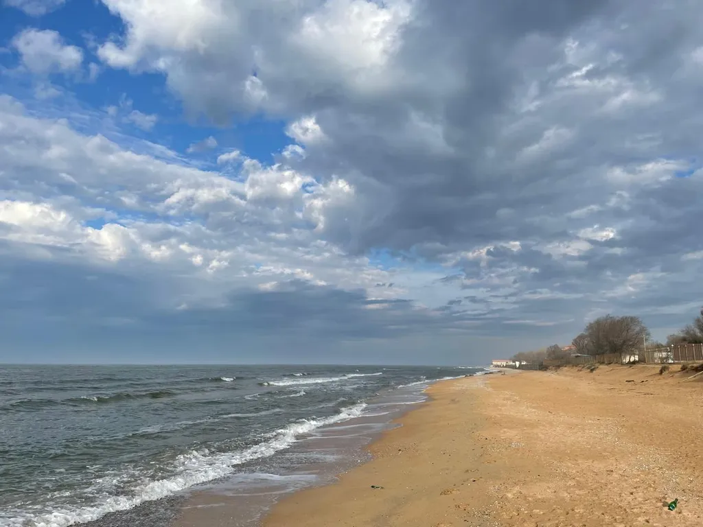 Двухэтажный дом на берегу Азовского моря