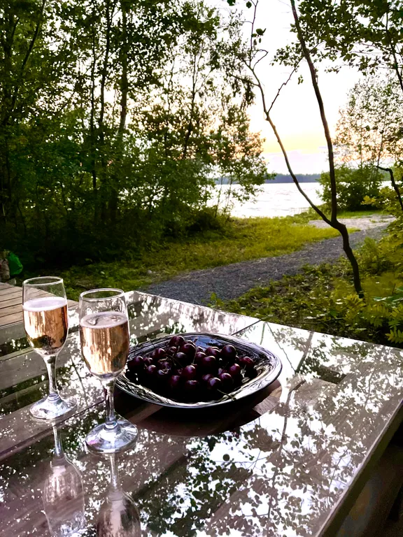 Уединенный шатер Романтика в лесу на берегу озера