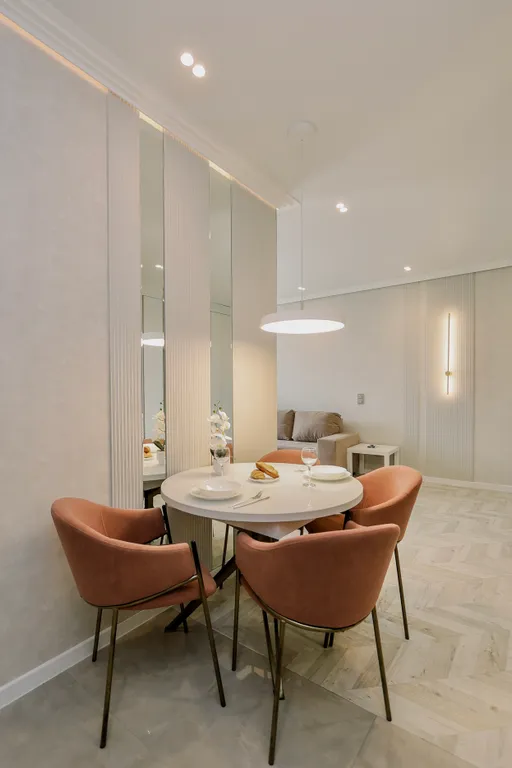 Апартаменты с видом на пруд и историческую часть города