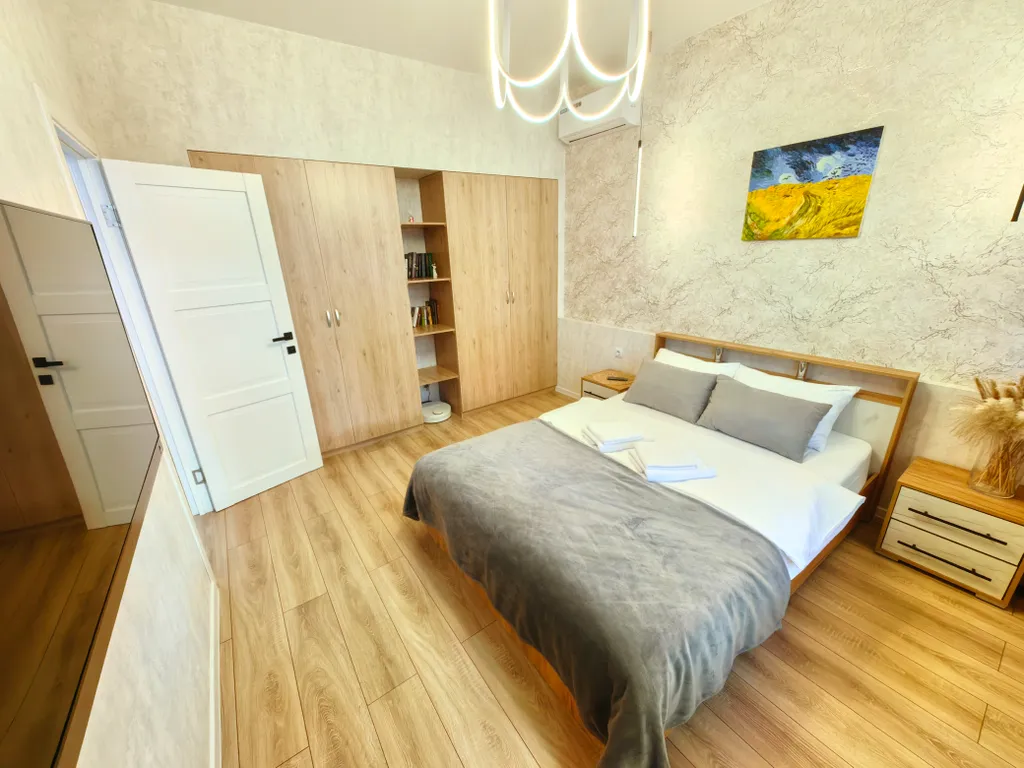 Уютный дом в центре города с мангалом и теплым бассейном