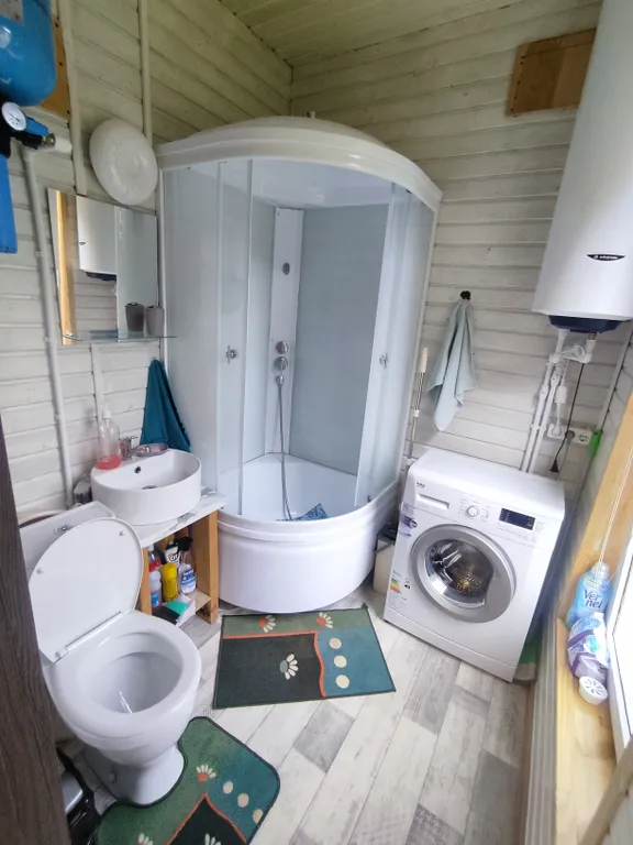 Домик в лесу с собственной горячей купелью 15 минут до центра города