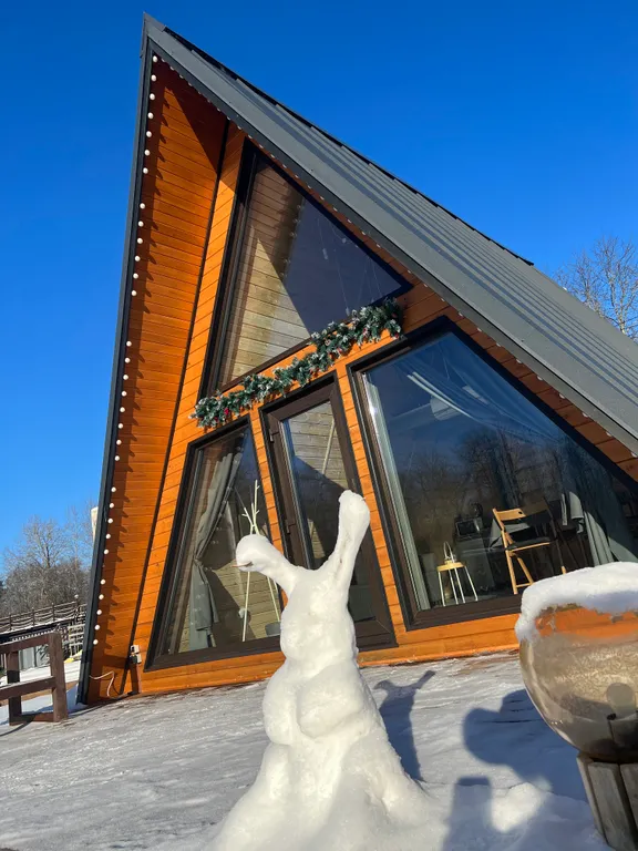 Коттедж Треугольный коттедж на берегу реки Лава — Ручьи