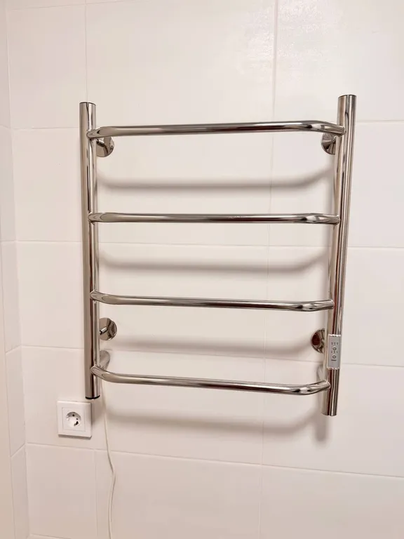 Дом с видом на море в лесу