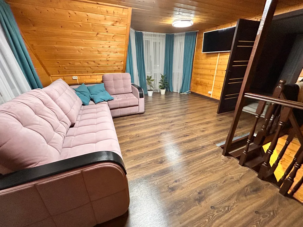 Загородный дом с беседкой