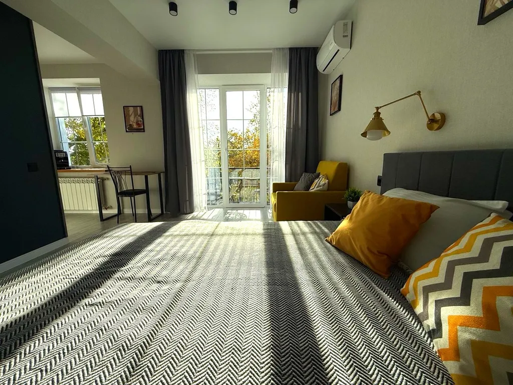 Квартира Французский балкон с видом на Псковский Кремль — аренда посуточно в Псков