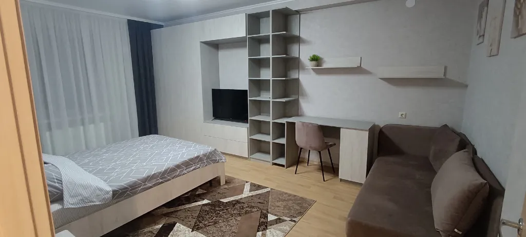 Однокомнатная уютнаю, просторная квартира