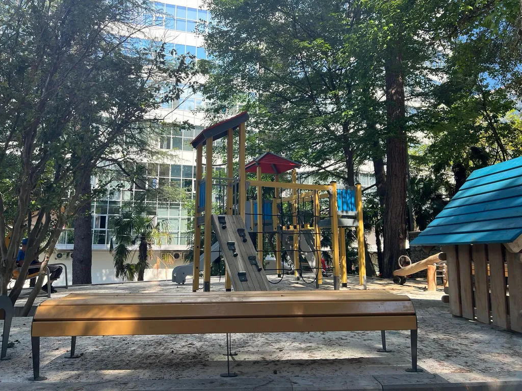 Дизайнерские апартаменты с видом на парк Дендрарий в центре