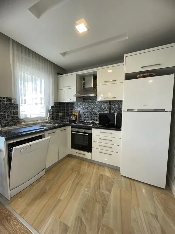 Современная чистая квартира у моря