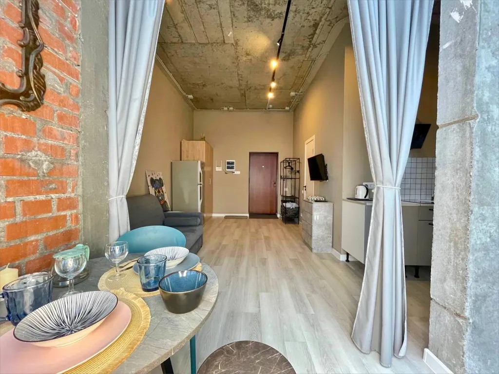 Шикарная квартира с панорамными окнами и террасой рядом с титан ареной