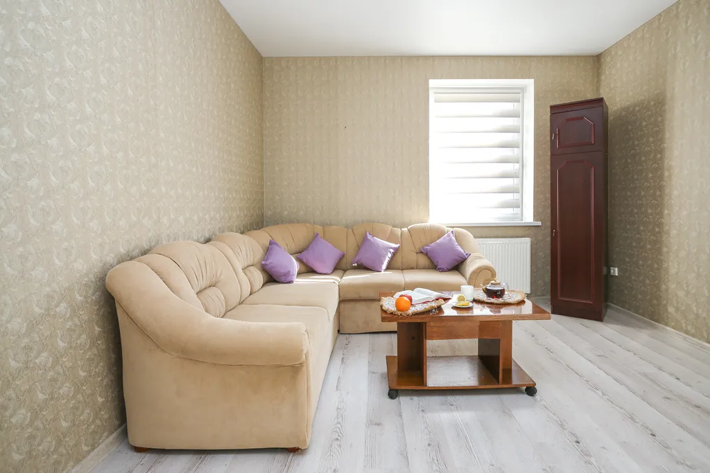 Светлая двухкомнатная квартира в тихом зелёном районе