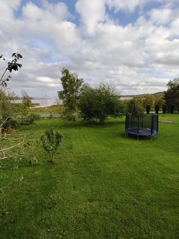 Дом с красивым видом на озеро Дривяты