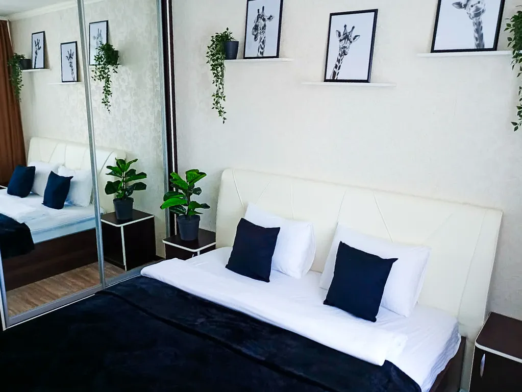 Большая трёхкомнатная квартира — аренда посуточно в Новый Уренгой