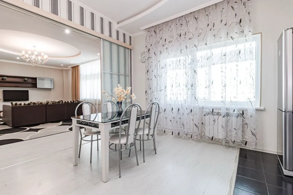 Просторная квартира в Золотом квадрате рядом с Байтереком