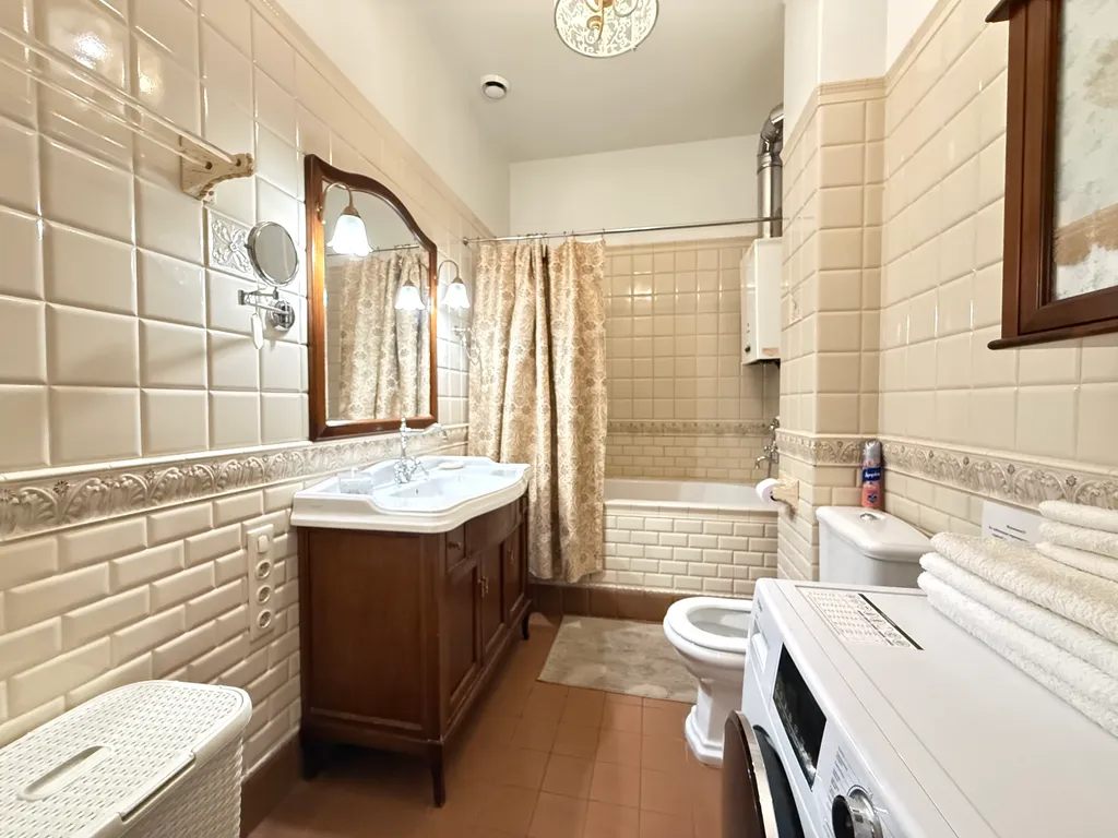 Трехкомнатная квартира Английский шик у Кремля