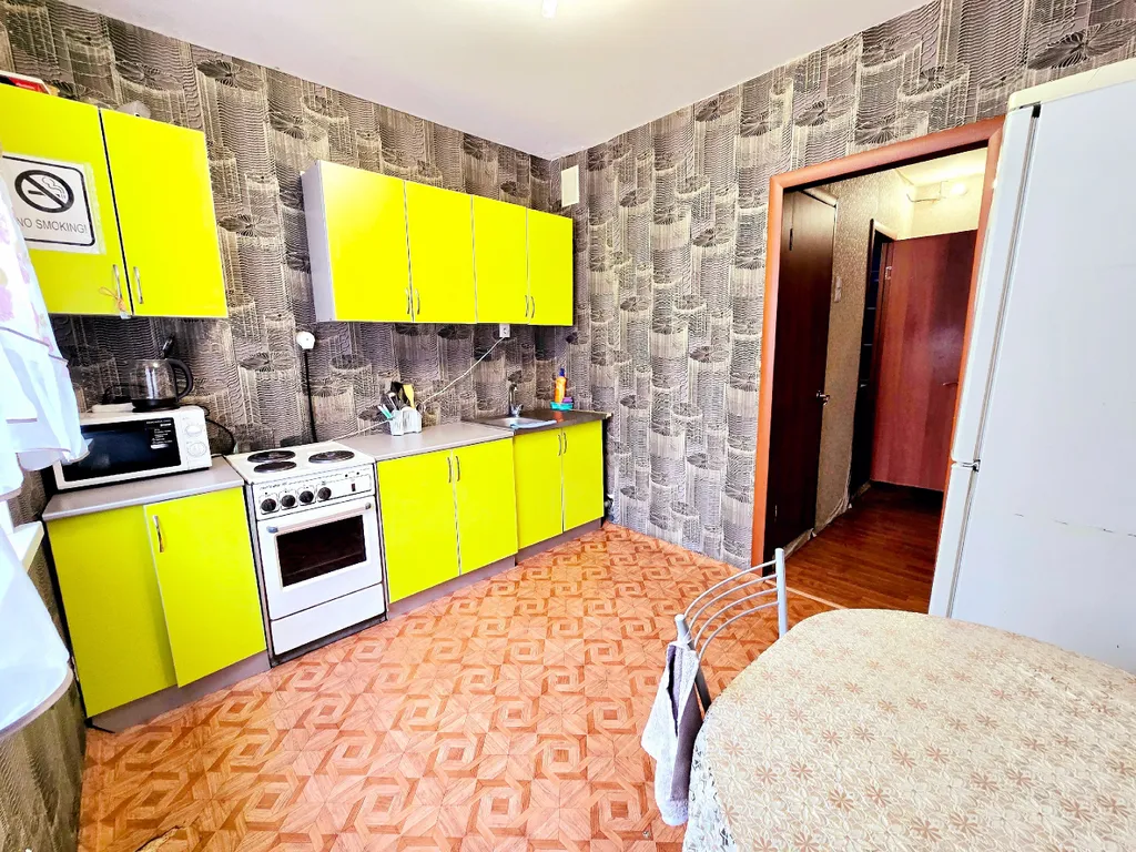 Однушечка возле линии в центре харьковской горы