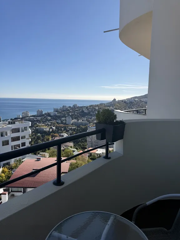 Дизайнерская квартира с потрясающем видом на море и горы