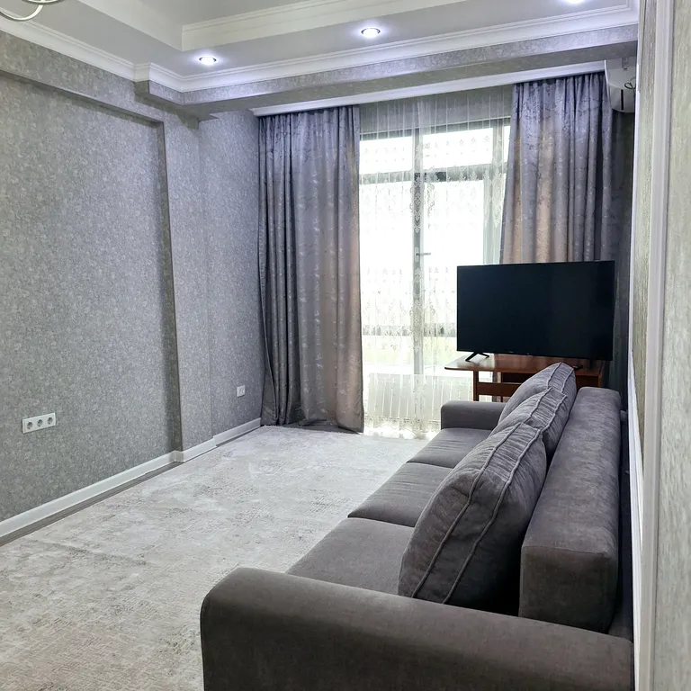 Апартаменты в центре с видом на город и горы