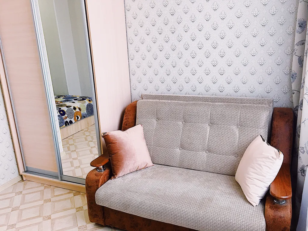 Четырехместная однокомнатная квартира с балконом в центре