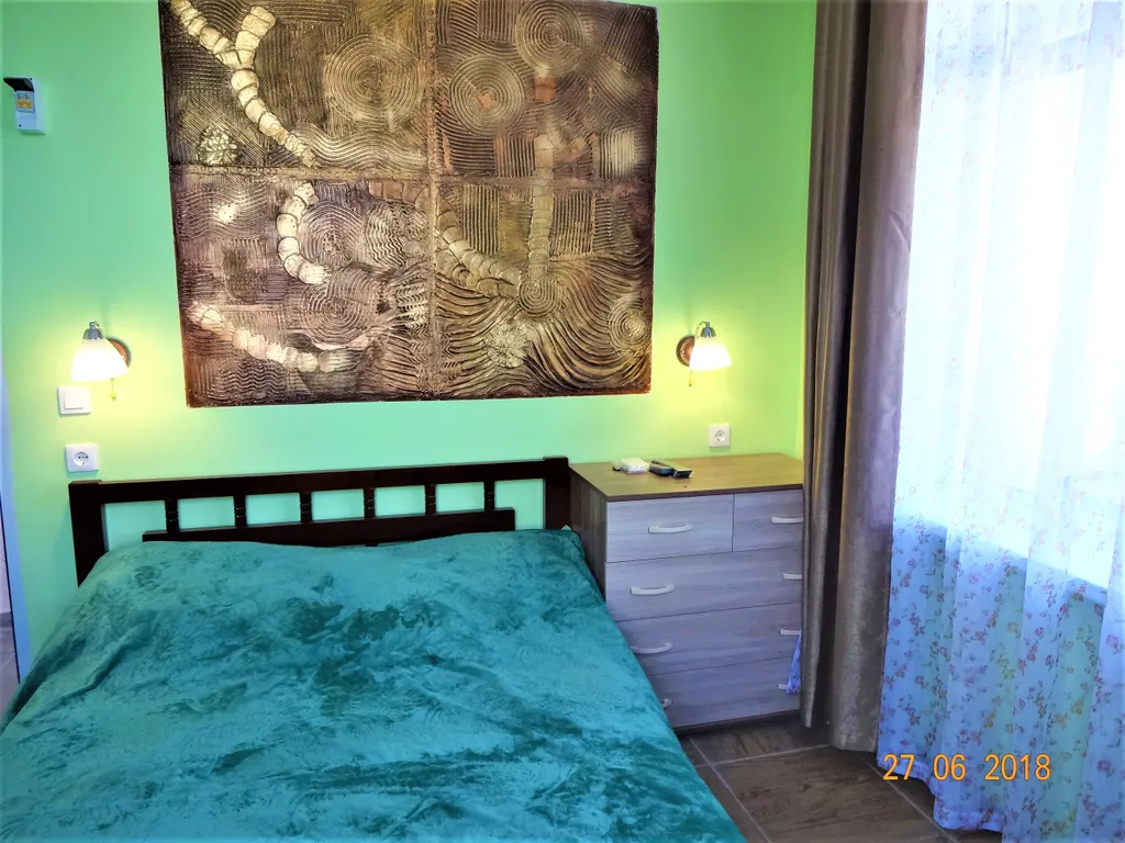 Радуга 3-х комнатный на 6 человек с бассейном