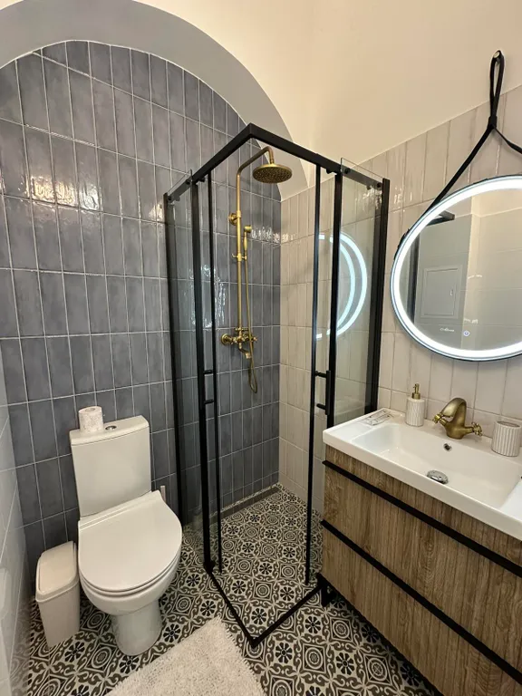 Эксклюзивная двухуровневая 1-комн. квартира с дизайнерским ремонтом