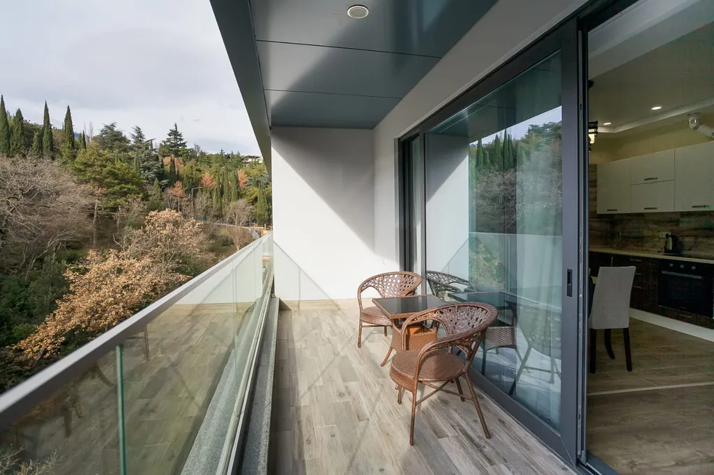 Апартамент с отдельной спальней и террасой вид на горы