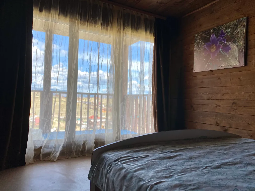 Домик с видом на Байкал и горы