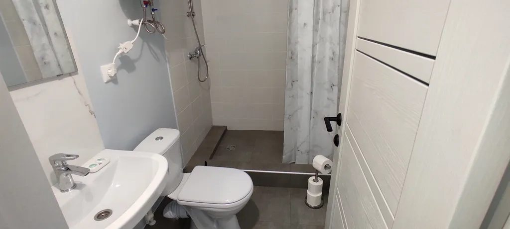 Уютная комната с видом на море