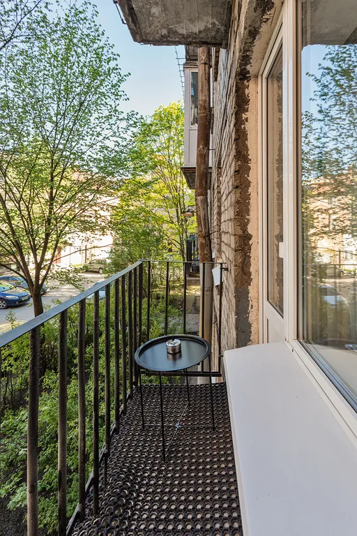 FullHouseApart Двухкомнатная квартира с балконом и детской кроваткой