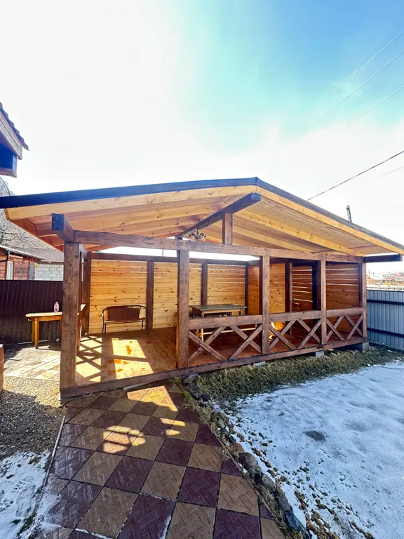 Дом у озера в Листвянке