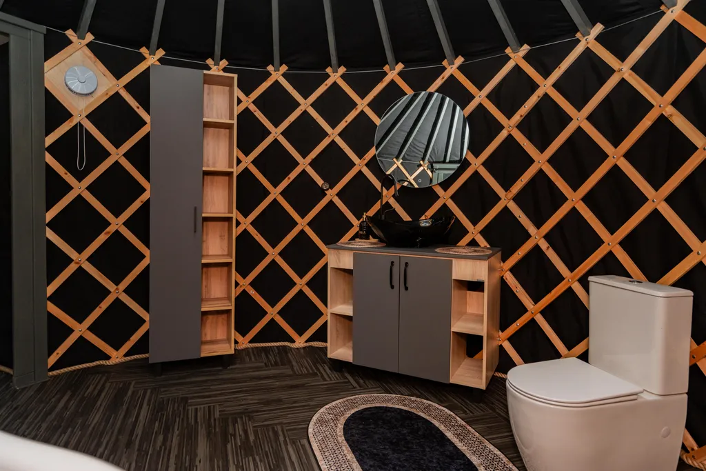 Юрта в лесу