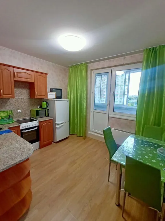 Полноценная комфортная квартира с отдельной кухней и балконом