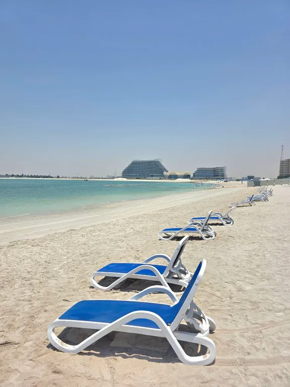 Апартаменты с частным пляжем и видом на море на острове Марджан