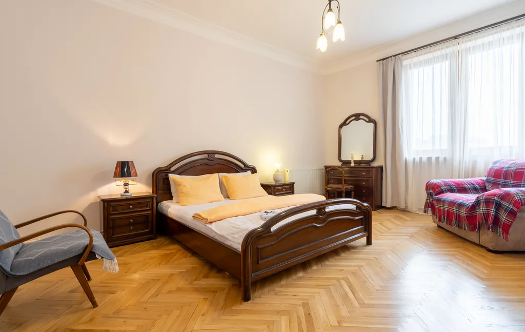 Просторный апартамент возле парка в центре Ваке