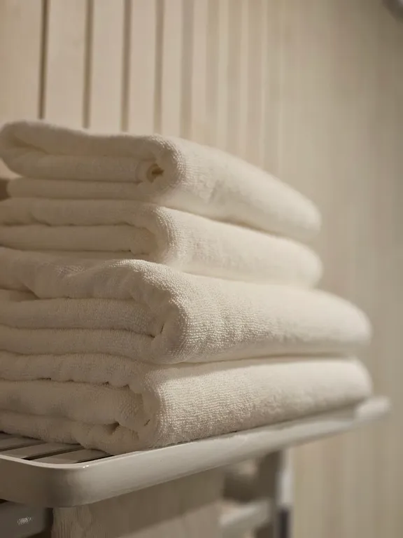 Вилла Nelli с видом на озеро и зоной барбекю среди каменной россыпи