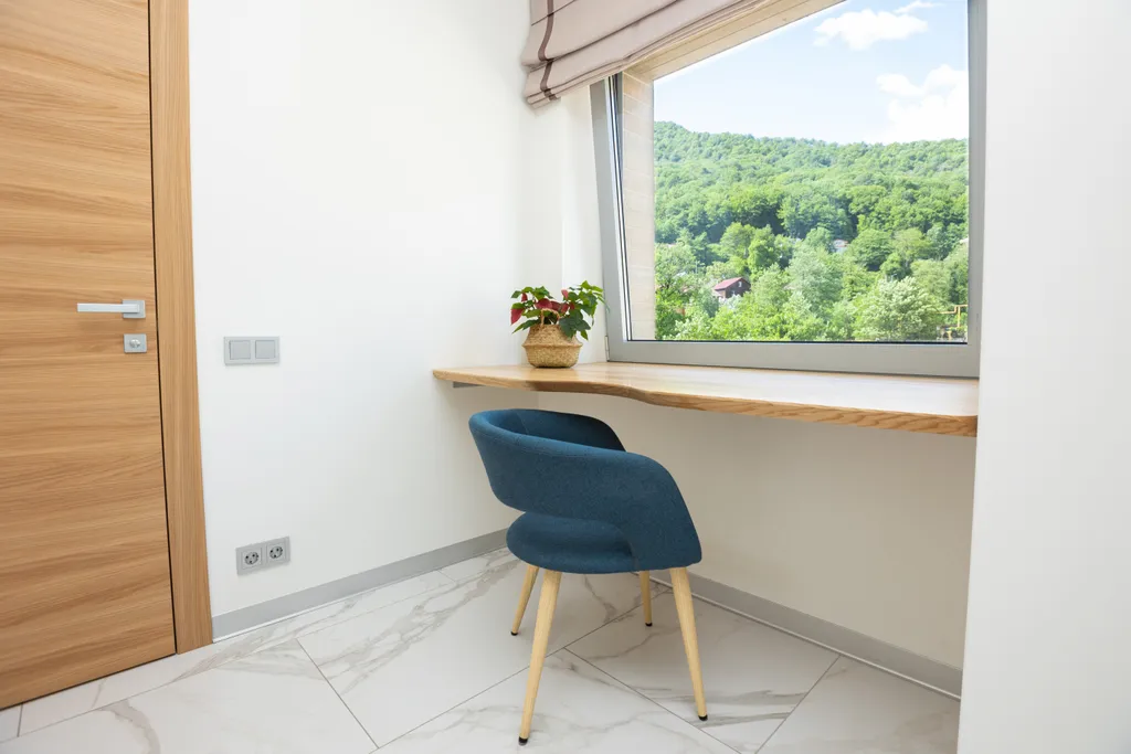 Просторная квартира с живым камином и видом на горы