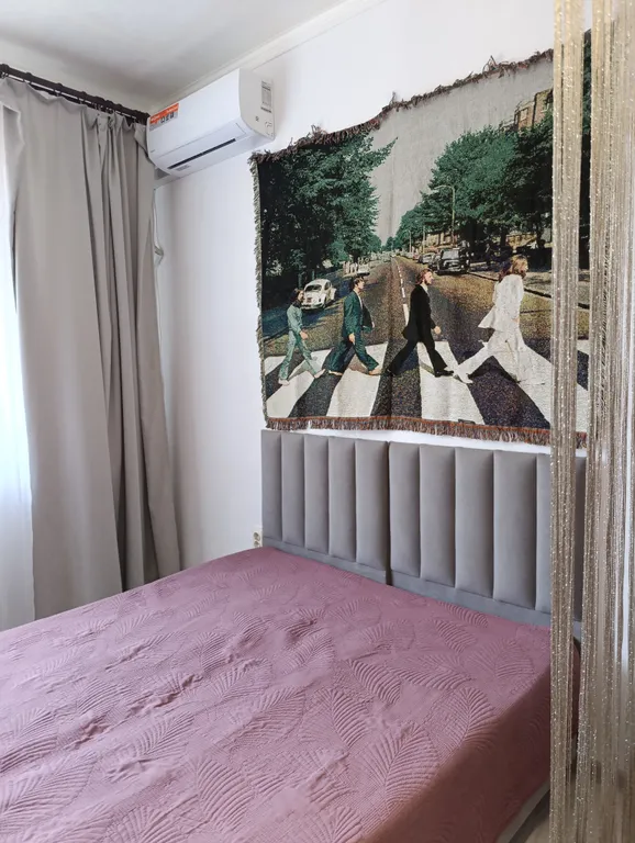 Студия рядом с остановкой трамвая