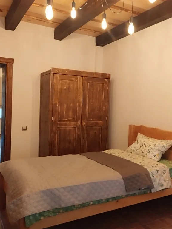 Дом с озером, река, лес