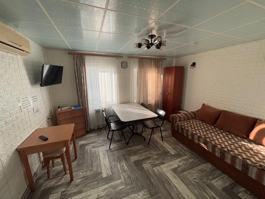 Дом с бассейном и сауной рядом с морем