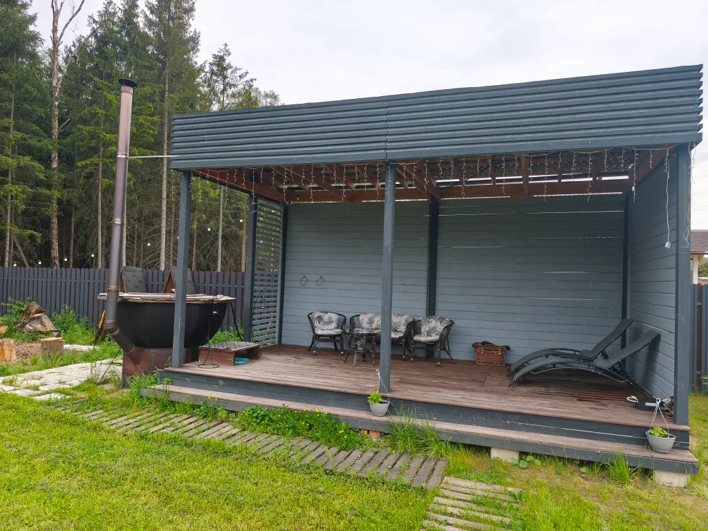 А-фрейм с чаном у леса