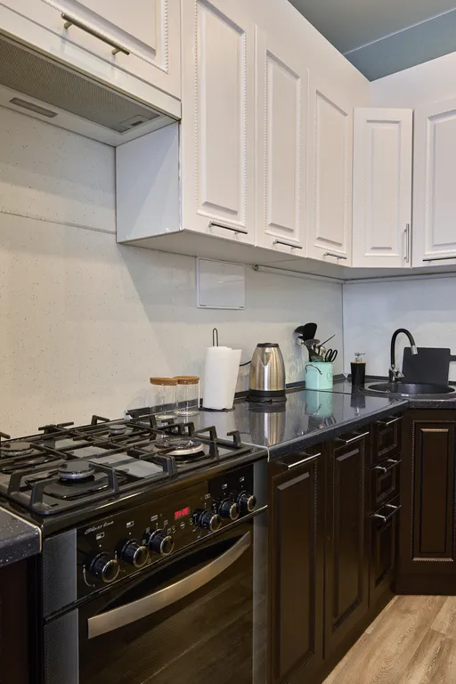 Дом Под Покровом на тихой улице с видом на монастырь