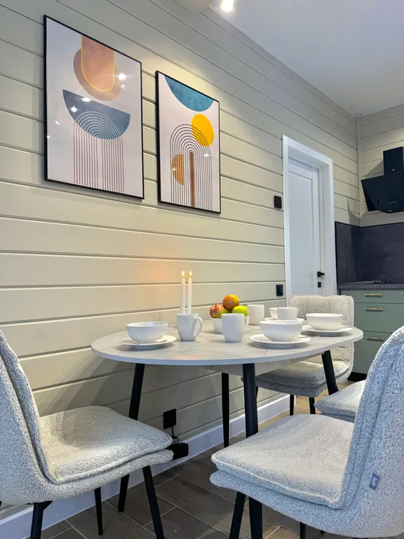 Дом рядом с озером