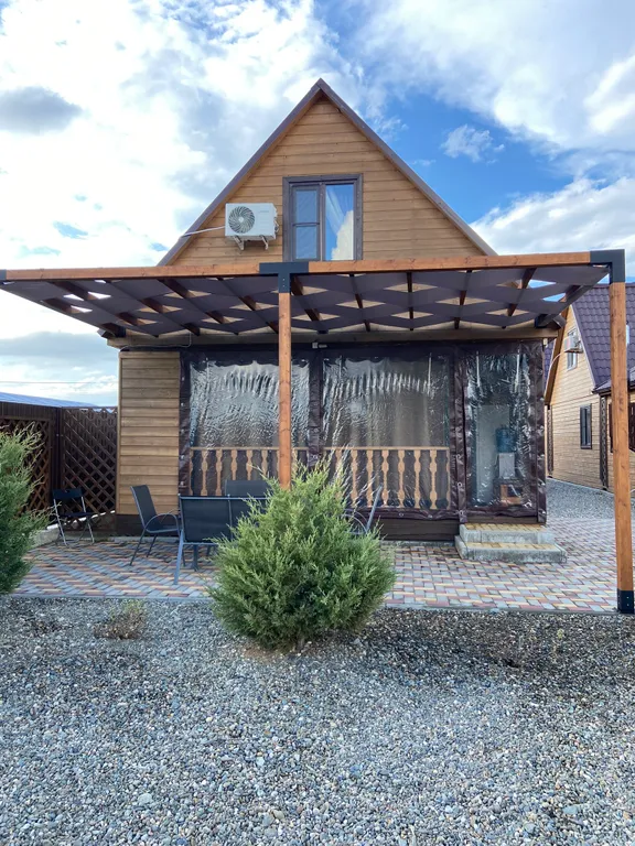 Уютные домики у канала