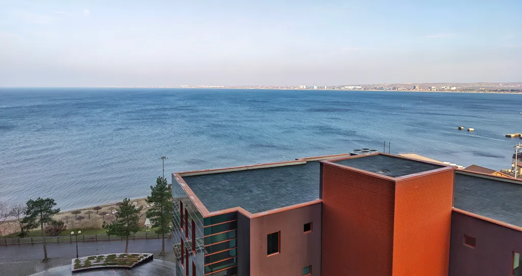 Видовая 2-комнатная квартира в Золотой Бухте