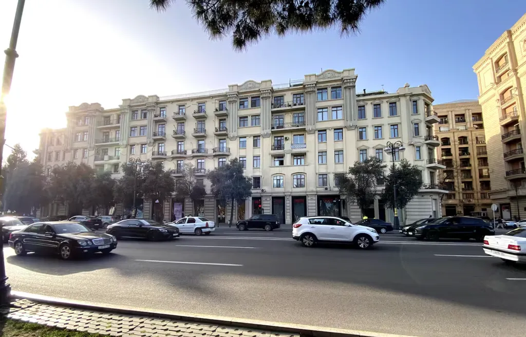 Апартаменты с видом на бульвар