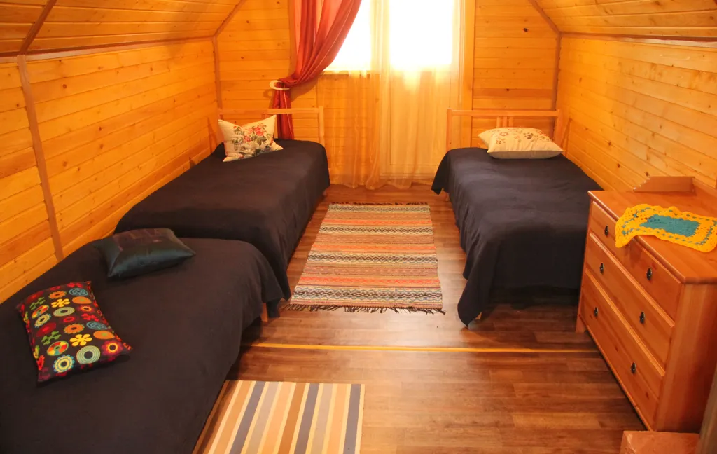 Коттедж Коттедж на берегу озера,рыбалка и отдых всей семьей! — Родионово