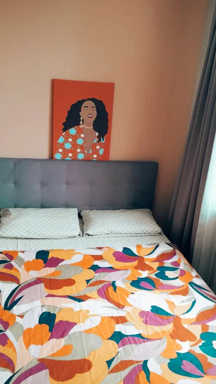 Яркая студия в ЖК Резидент