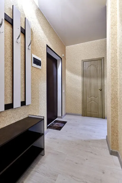 Апартаменты Оранж с диваном в кухне-гостиной