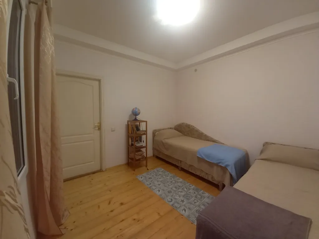 Часть дома с зеленым двориком на Косе у моря