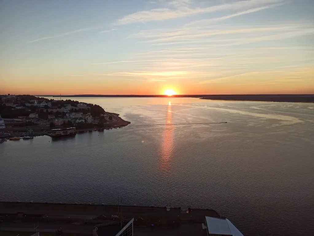 Апартаменты с панорамными окнами на залив