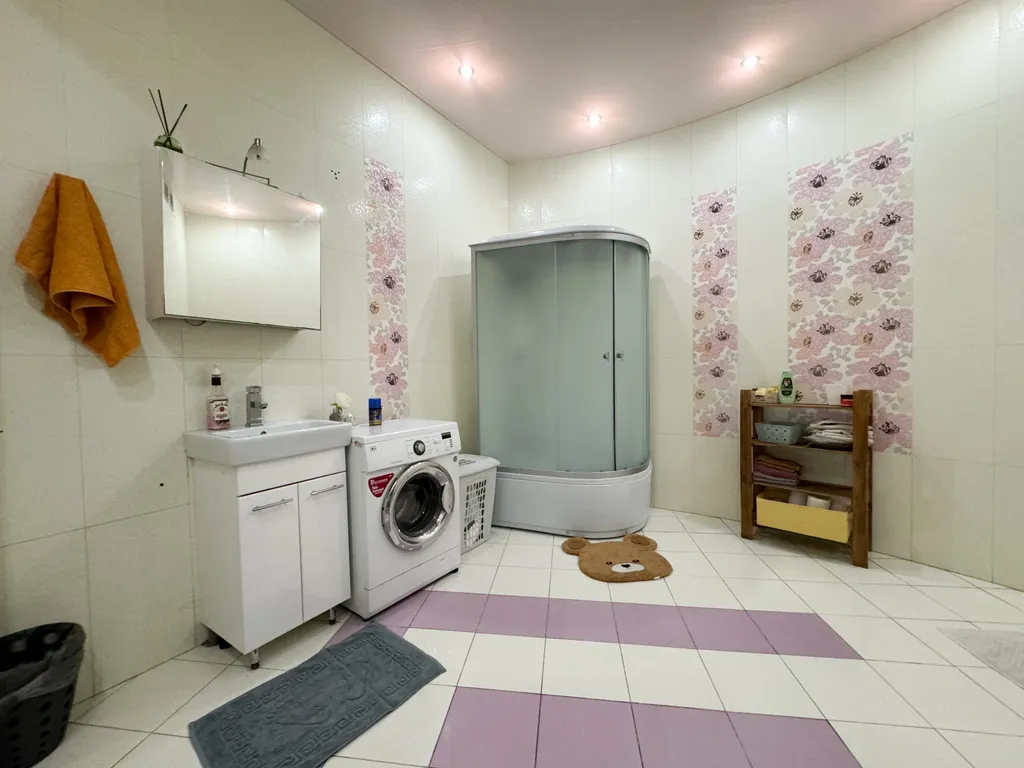 Дом с бассейном у парка Галицкого